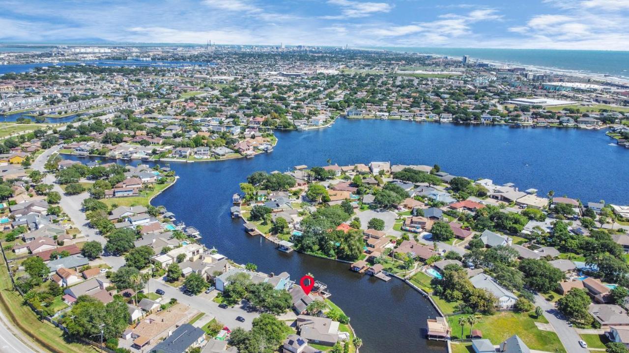 Beauty On The Water! Lake House Near The Beaches! Galveston Dış mekan fotoğraf